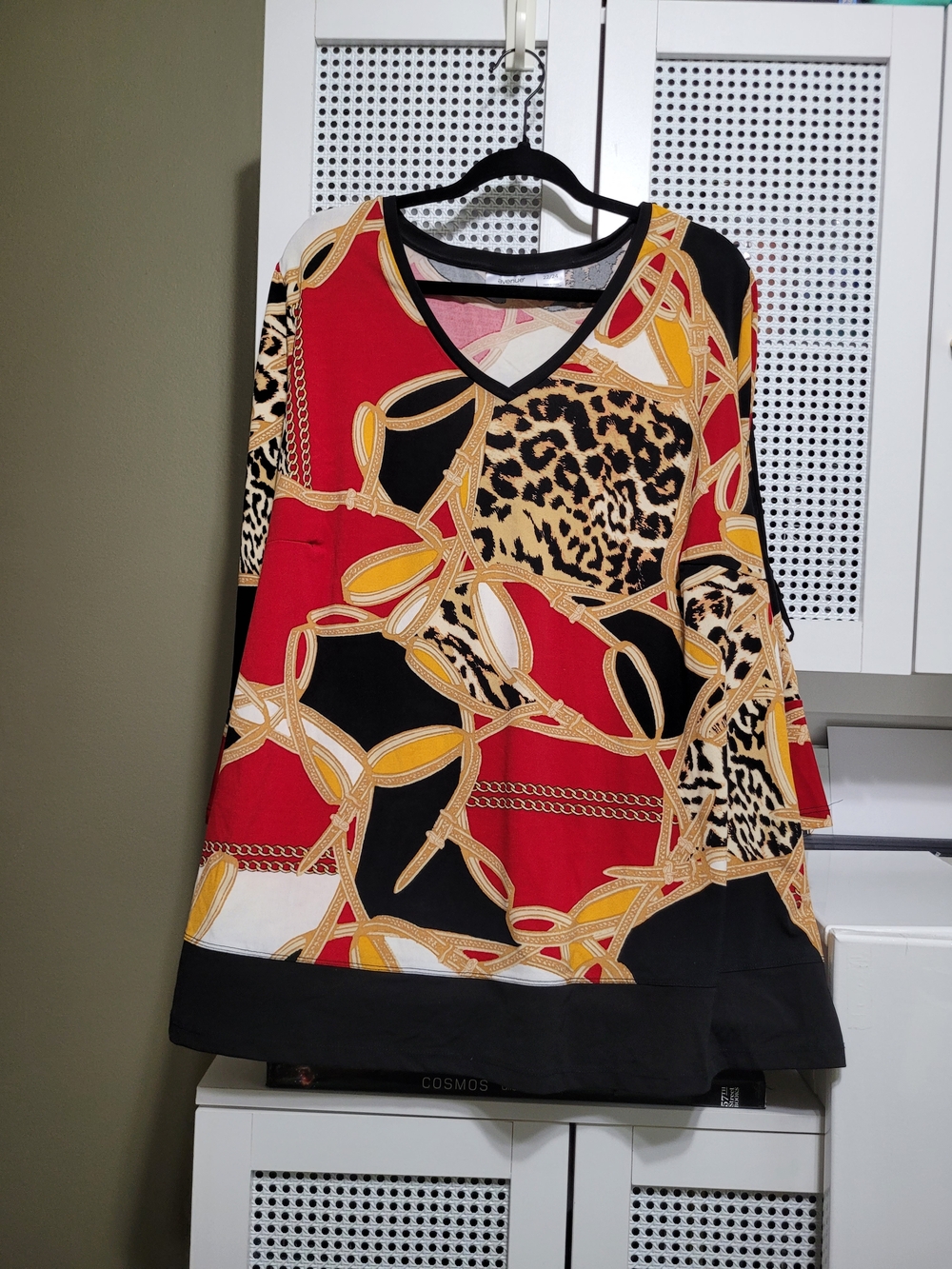 Avenue Red, Black & Gold Chain‑Print V‑Neck Tunic